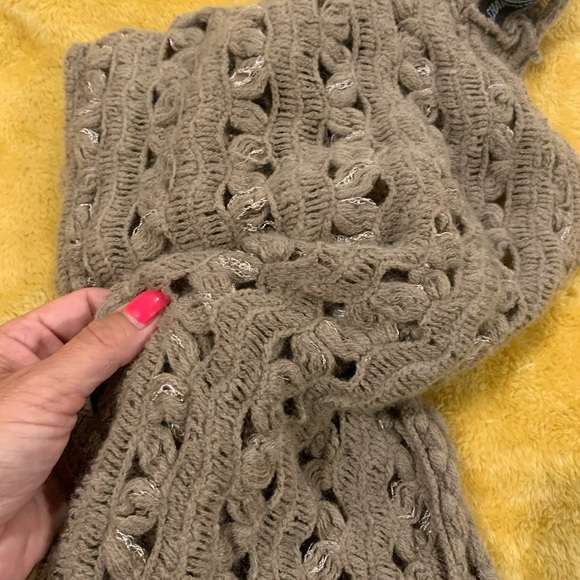 Shimmer thread Infinity scarf - Picture 3 of 3